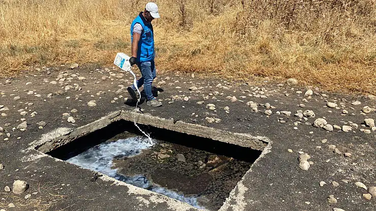 Adıyaman Belediyesi'nin ilaçlama mesaisi devam ediyor