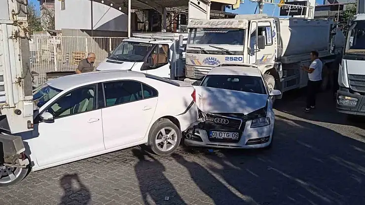 Adıyaman'da, 4 araç bir birine girdi