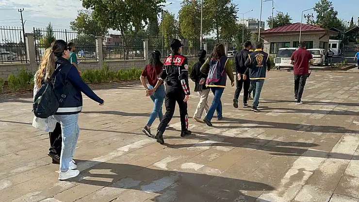 Adıyaman'da 500 bin TL değerinde ziynet hırsızlığı şüpheli 4 şahıs yakalandı