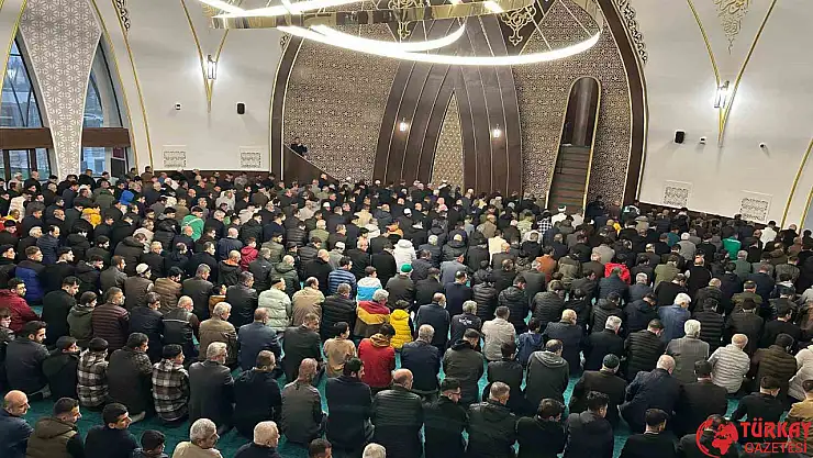 Adıyaman'da binlerce kişi bayram namazı için saf tuttu