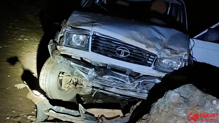 Adıyaman'da kamyonet uçuruma yuvarlandı: 1 ölü, 1 ağır yaralı