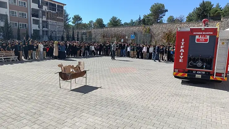 Adıyaman'da Öğrencilere yönelik yangın tatbikatları sürüyor