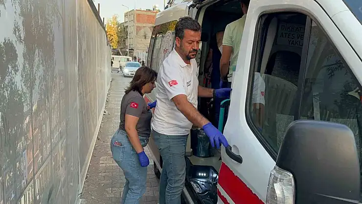 Adıyaman'da sokak ortasında bıçaklı saldırıya uğrayan 2 kişi yaralandı