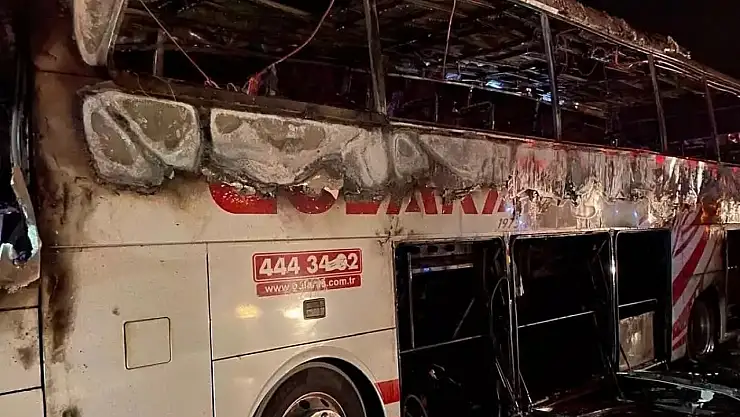 Adıyaman'dan Mersin'e giden yolcu otobüsü alev alev yandı