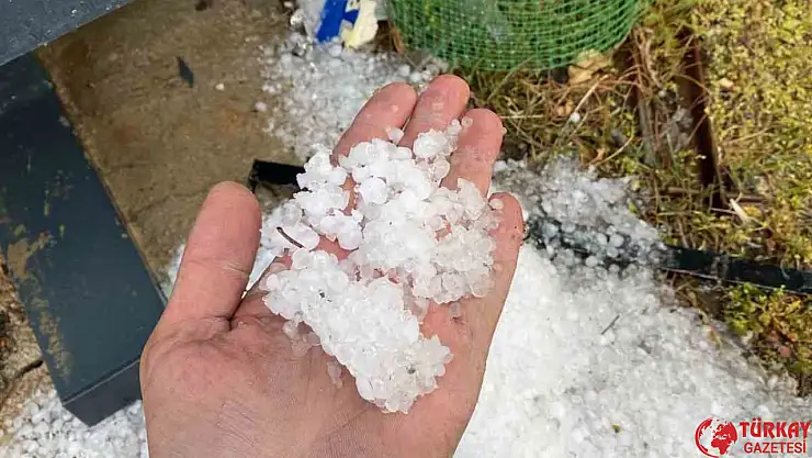 Adıyaman'ın Samsat ilçesinde dolu sürprizi