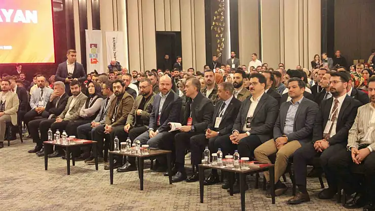 AK Parti Sözcüsü Ömer Çelik ve Bilal Erdoğan Şanlıurfa'da gençlerle buluştu