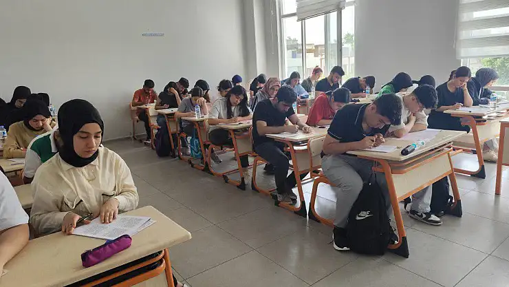 AKEM'de YKS Maratonu Başladı: 5 Haftada 25 Deneme Sınavı