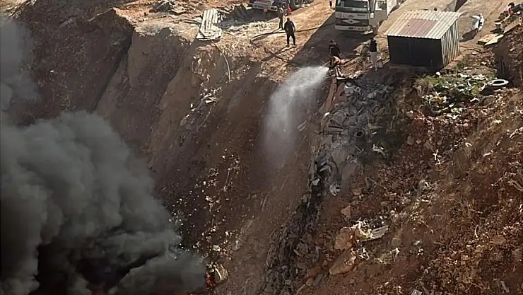 Atık malzeme yangını korkuttu