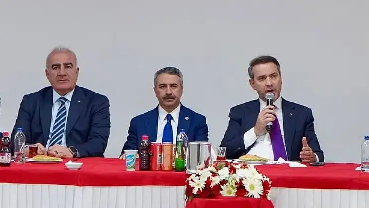 Bakan Bayraktar Adıyaman'da AK Parti'nin emektarlarıyla bir araya geldi