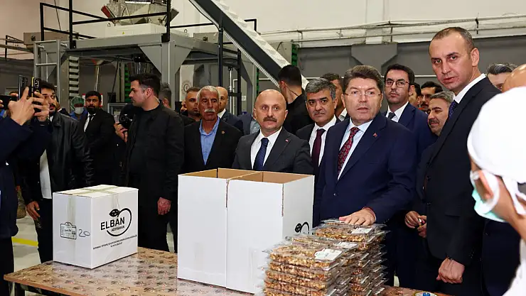 Bakan Tunç, Tarım Mükemmeliyet merkezinde incelemelerde bulundu