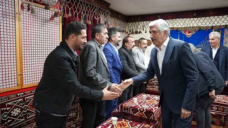 Kahta ilçe belediye başkanı Hallaç, mahalle muhtarlarıyla bir araya geldi