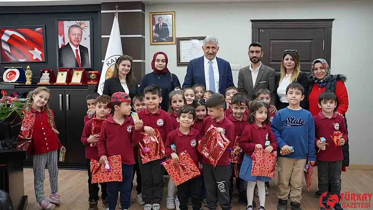 Başkan Hallaç'tan minik misafirlere sıcak karşılama