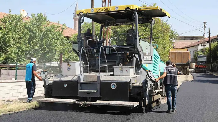 Battalgazi'de yıllardır sorun olan yol, asfaltla çözüldü