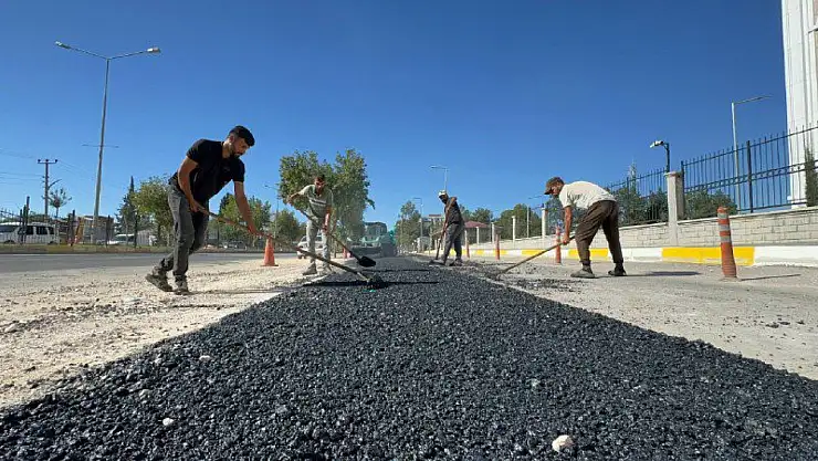 Belediye ekipleri kentin dört bir yanında çalışmalarına devam ediyor