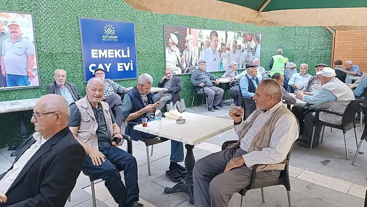 Adıyaman Belediyesi'nin 'Emekli Çayevi' büyük ilgi görüyor