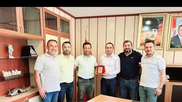 Besni 02 Futbol Kulübünden Kaymakam Partal'a plaket