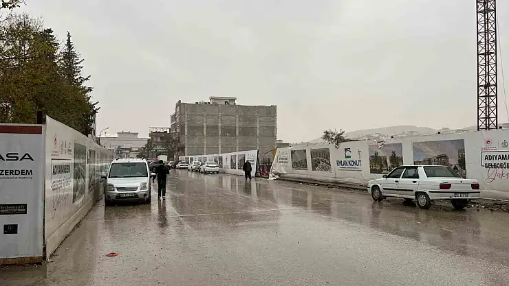 Besni'de sağanak yağış etkili oldu