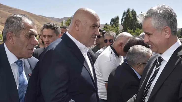 Bitlis'te 'Türkiye Yüzyılı Buluşmaları' programı gerçekleştirilirdi