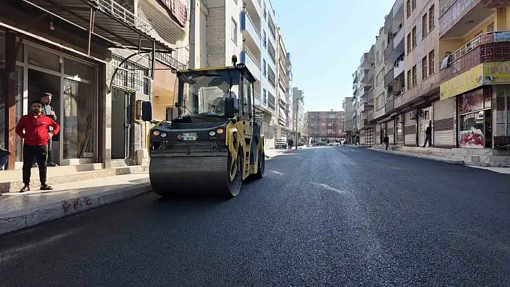 Büyükşehir Belediyesi'nden kış öncesi asfalt serimi mesaisi