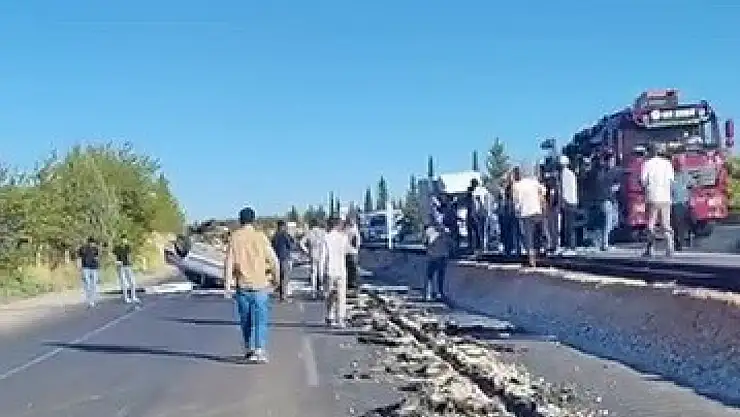 Çarpışan otomobillerden biri takla attı: 2 yaralı