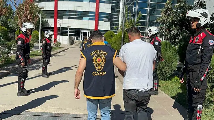 Cinayet davası esnasında silahla adliye önüne gelen 3 şahıs yakalandı