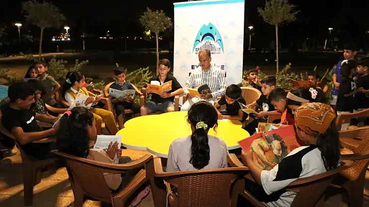 Çocuklar ve gençler gezici kütüphane etkinliğinde buluştu