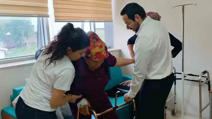 Deprem sonrası ilk total kalça protezi ameliyatı gerçekleşti