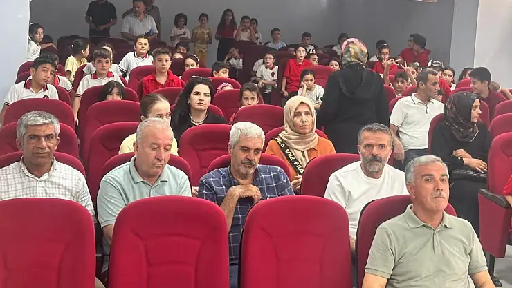 Depremde hayatını kaybeden torunları adına konferans salonu açtı