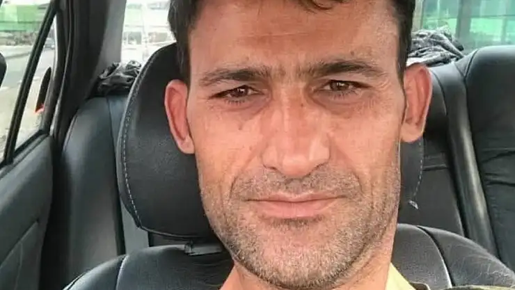 Devrilen iş makinesinin altında kalan işçi hayatını kaybetti