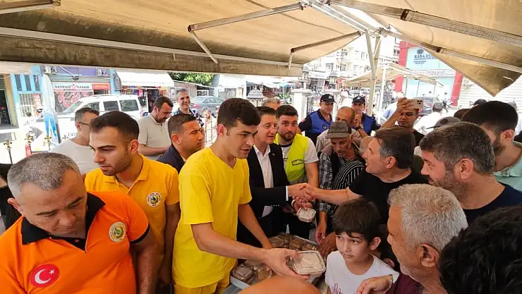 Dörtyol'da orman yangınında şehit düşen kahramanlar için helva dağıtıldı