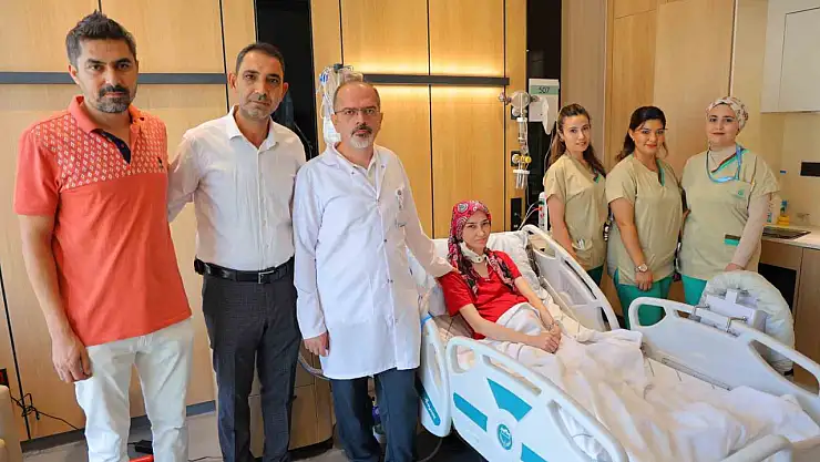 Dünyada 4 vakadan biri olan Myastenia Gravis hastası Türkiye'de tedavi edildi