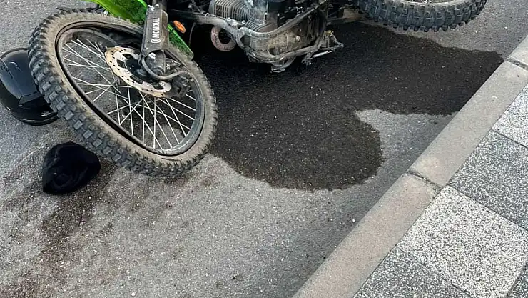 Elazığ'da hafif ticari araç ile motosiklet çarpıştı: 1 yaralı
