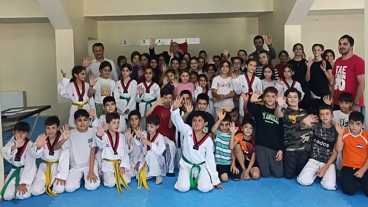 Elüstü Gölbaşı'nda Spor tesislerinde incelemelerde bulundu