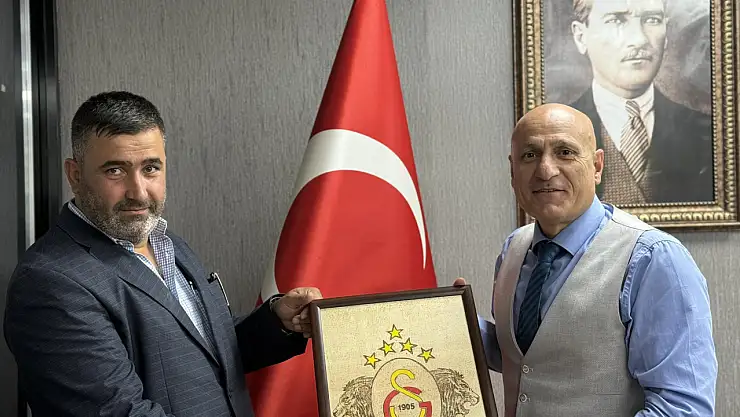 Elüstü'ne gönülden gelen bir ziyaret