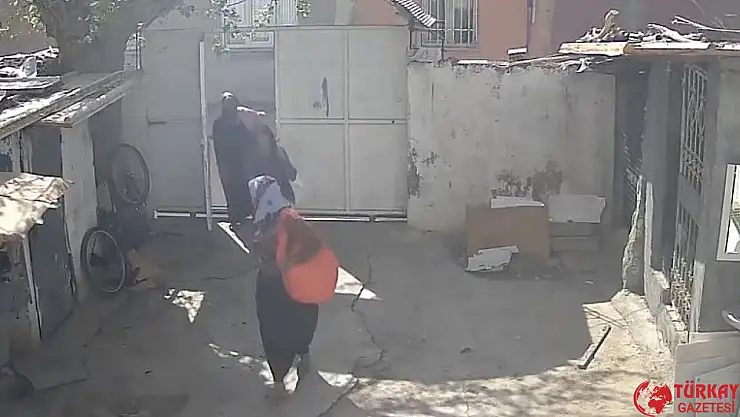 Eve giren kadın şahıslar, altınlarla kayıplara karıştı