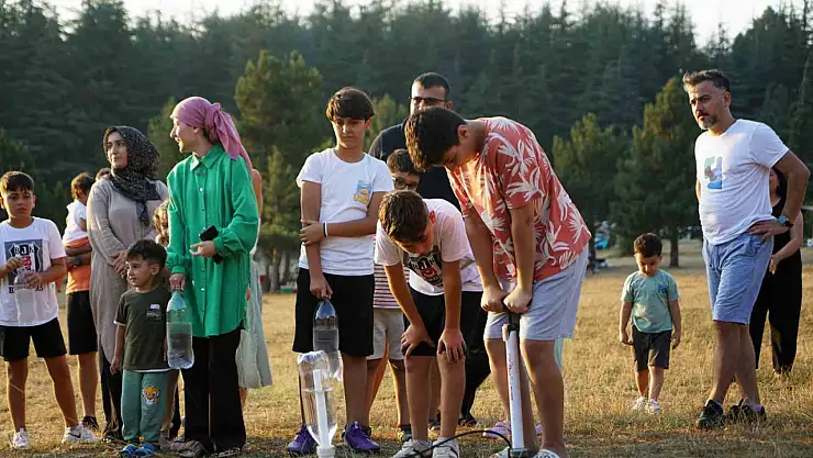 Gençler Başkonuş'ta gökyüzünü keşfe çıktı