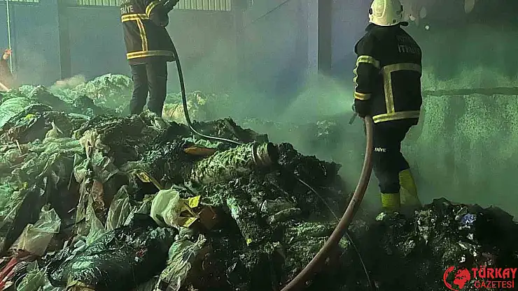 Geri dönüşüm fabrikasında korkutan yangın