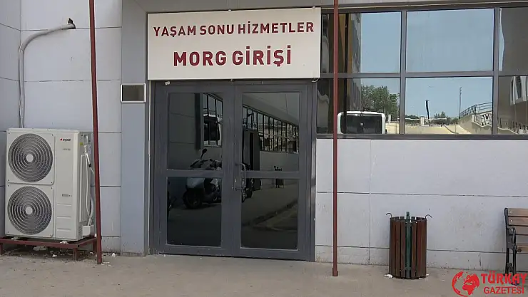 Geri manevra yaparken 5 aylık hamile eşini ezdi