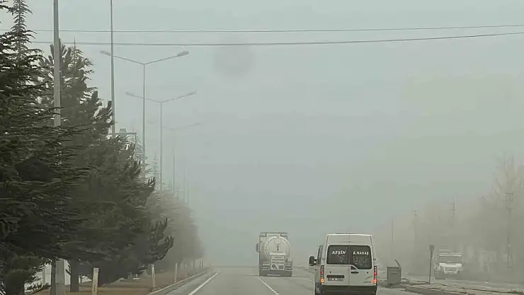 Göksun'da sis etkili oldu