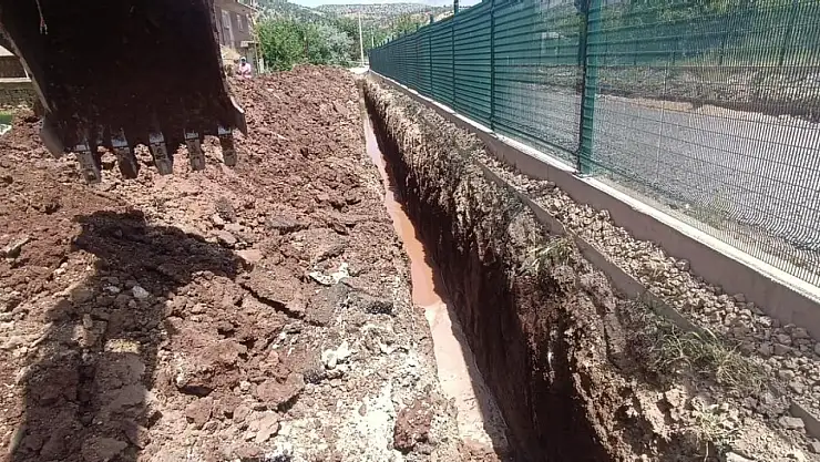 Gölbaşı Belediyesi Kurugeçit mahallesinde alt yapı çalışmasını sürdürüyor