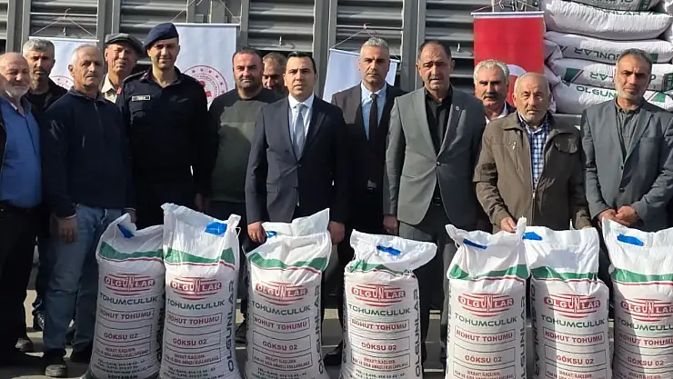 Gölbaşı'nda çiftçilere hibe nohut dağıtımı yapıldı