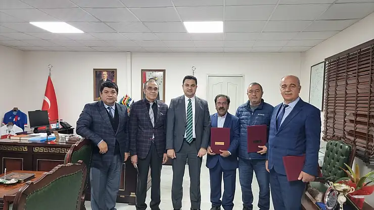 Gölbaşı'nda Emekli öğretmenlere 'Hizmet Şeref Belgesi' verildi