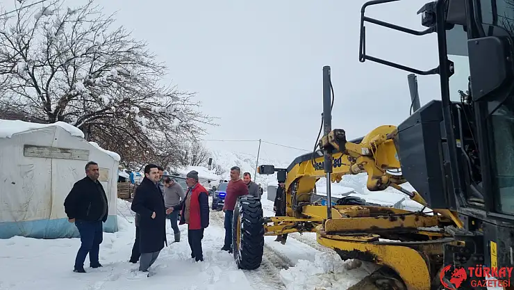 Gölbaşı'nda karla mücadele çalışmaları aralıksız devam ediyor