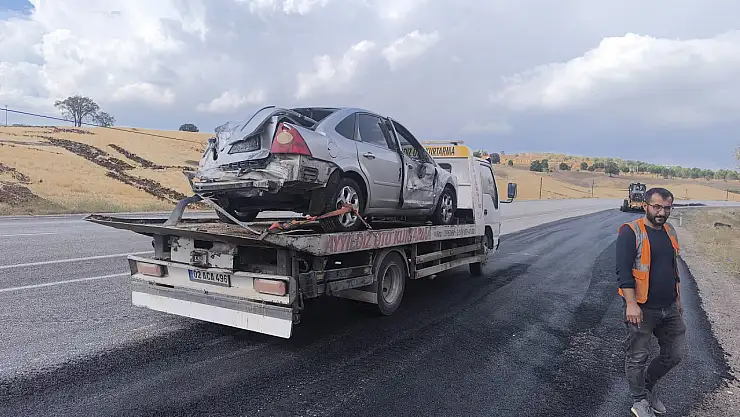 Gölbaşında trafik kazası : Pikap ile otomobil çarpıştı