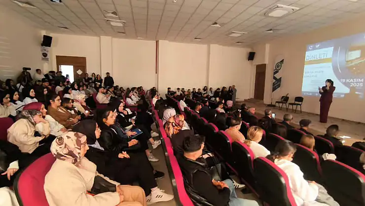 Güz Rüzgarında Şiir ve Müzik Dinletisi davetlilere keyifli bir gün yaşattı