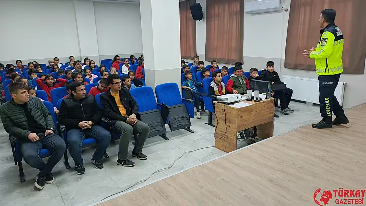 Harmanlı ortaokulu öğrencilerine trafik eğitimi verildi