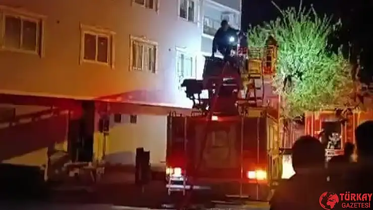 Hatay'da 4 katlı binada yangın