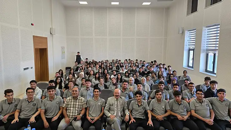 Haydar Bağış Kariyer Günü Etkinliğinde öğrencilerle bir araya geldi