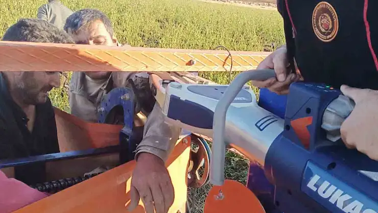 Hortum sarma makinesine kolu sıkışan işçi kurtarıldı