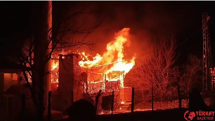 İftar saatinde cami lojmanı alev alev yandı